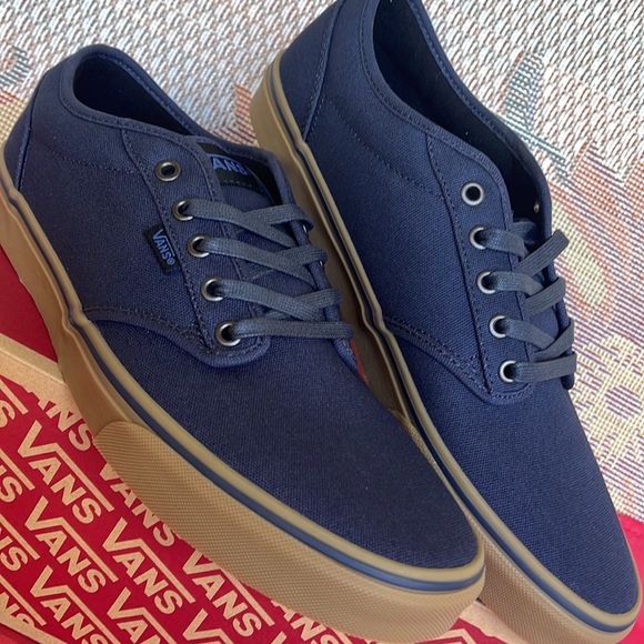 Vans Men’s Atwood
(12 Oz Canvas) Navy/Gum
VN000XBOD8F
Sneakers - Picture 8 of 16